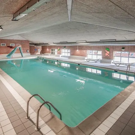 Three-bedroom In Romo Apartament